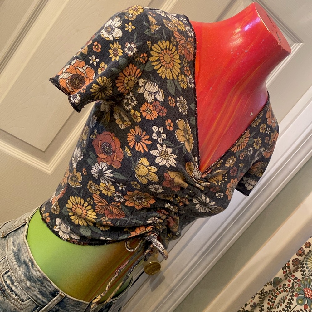 GHANDA Orange & Yellow Retro Hippie 60s 70s look Floral Ruched Crop Top - Picture 8 of 11